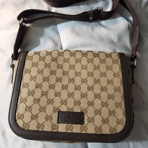 GUCCI  Logo messenger Bag